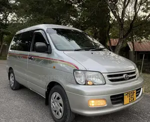 Toyota Noah 2.0 AWD (8 Seater) 2002 Silver