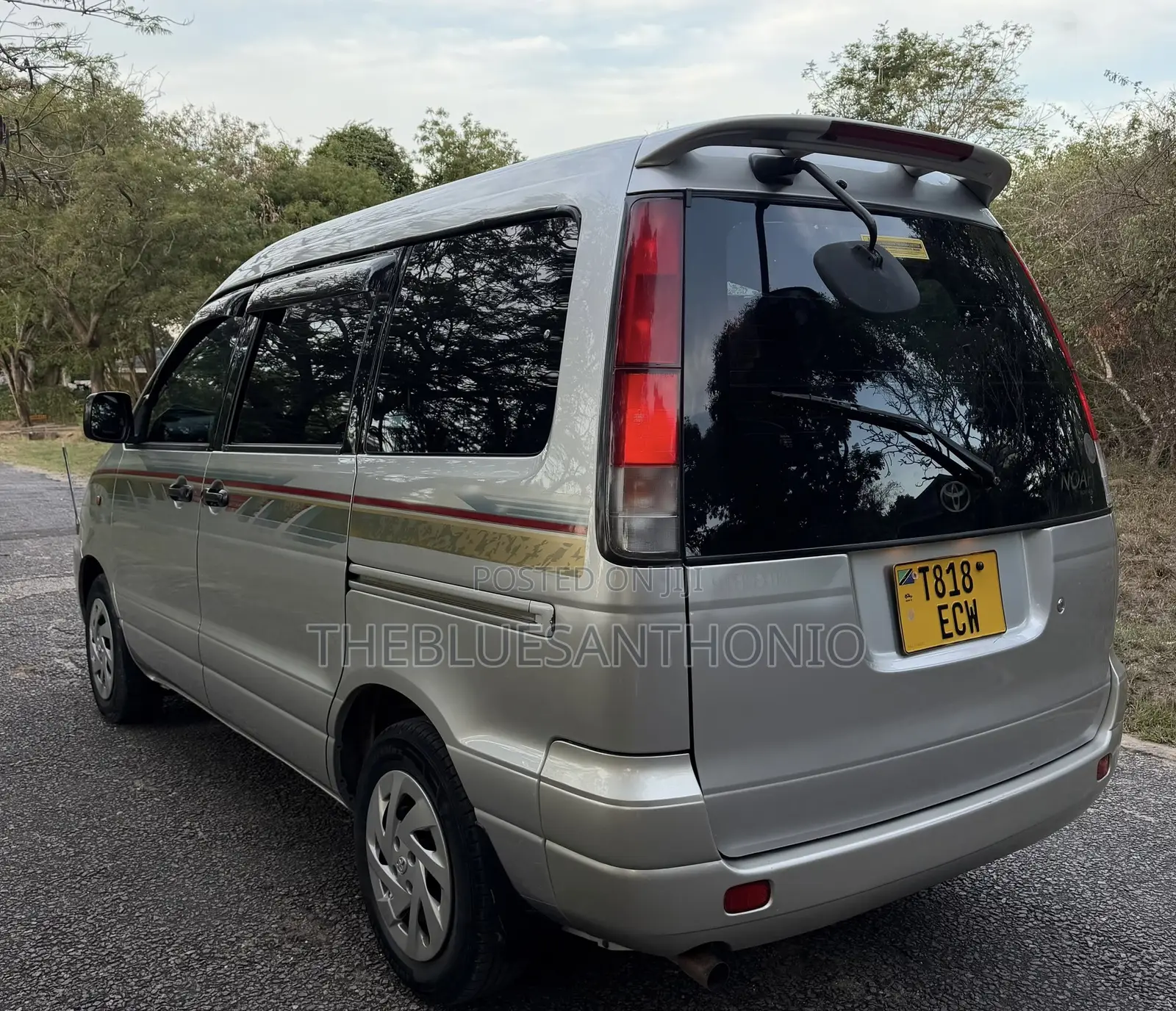 Toyota Noah 2.0 AWD (8 Seater) 2002 Silver
