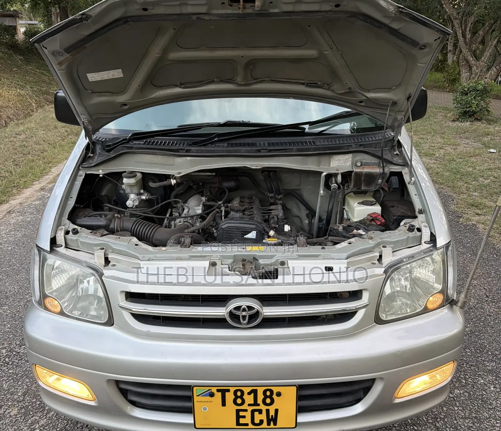 Toyota Noah 2.0 AWD (8 Seater) 2002 Silver