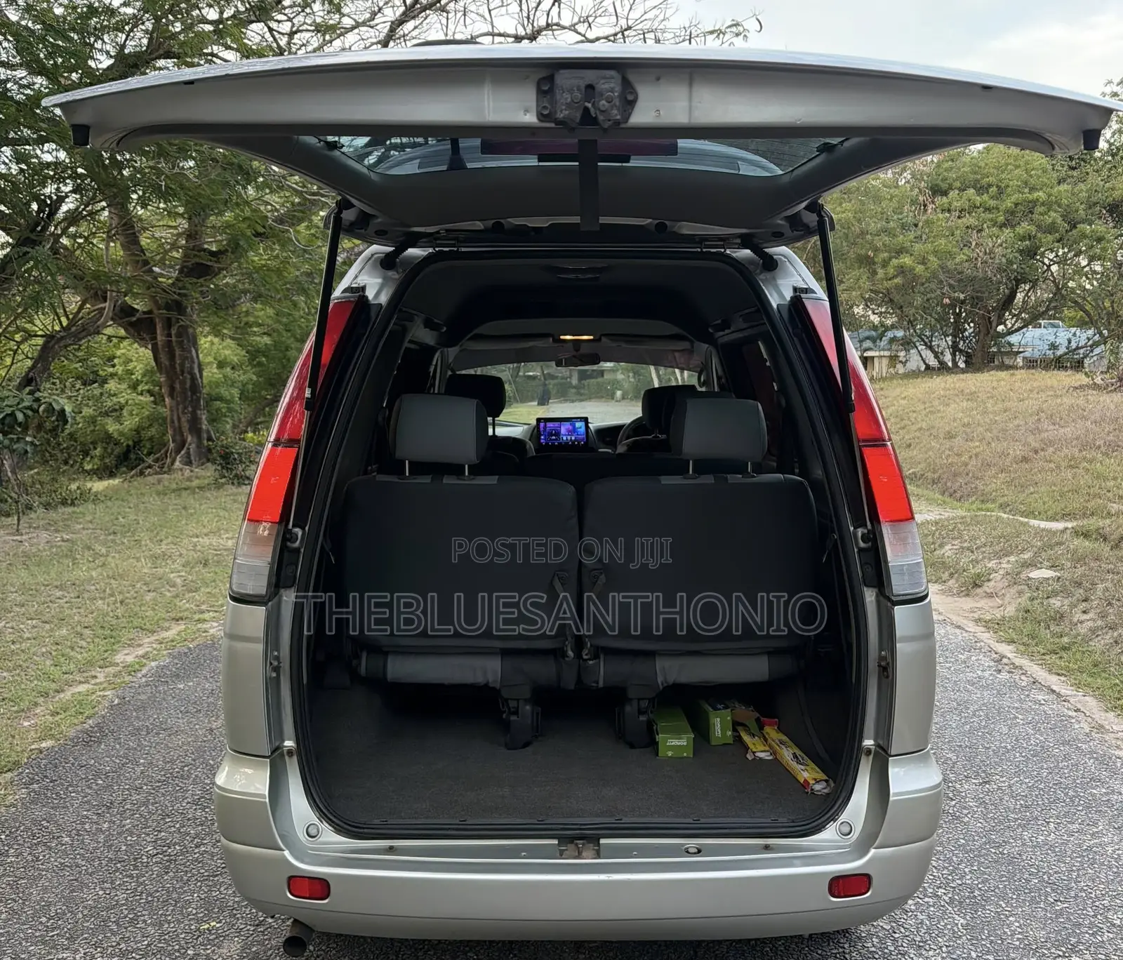 Toyota Noah 2.0 AWD (8 Seater) 2002 Silver