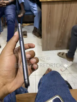 Apple iPhone 11 64 GB Black