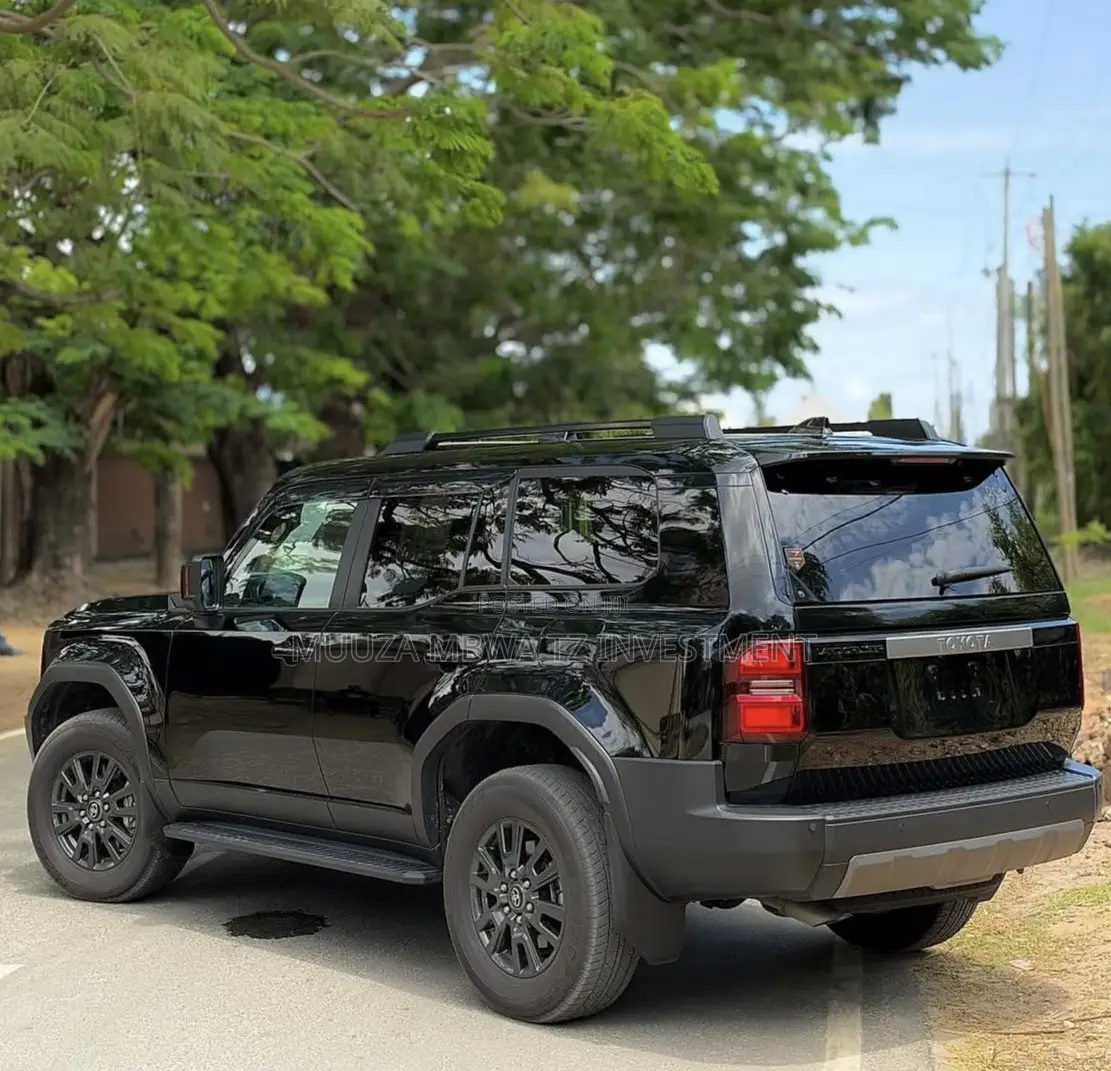 New Toyota Land Cruiser Prado 2.7 2024 Black