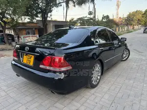 Toyota Crown 2004 Black