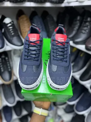 Bland Tommy Quality Shoes
