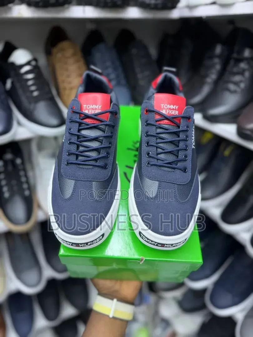 Bland Tommy Quality Shoes