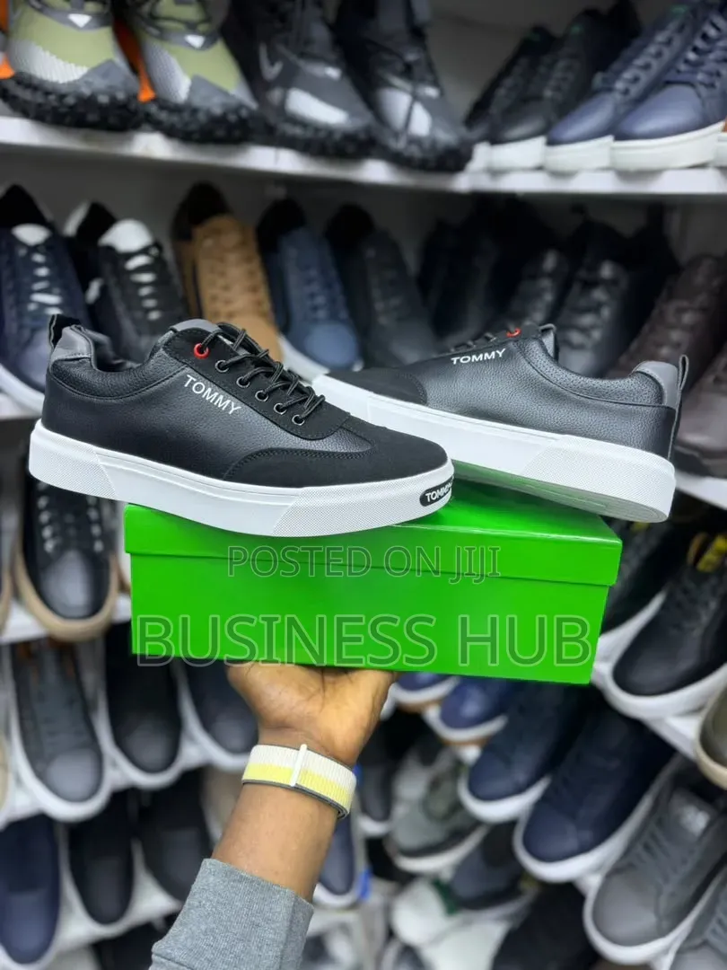 Bland Tommy Quality Shoes