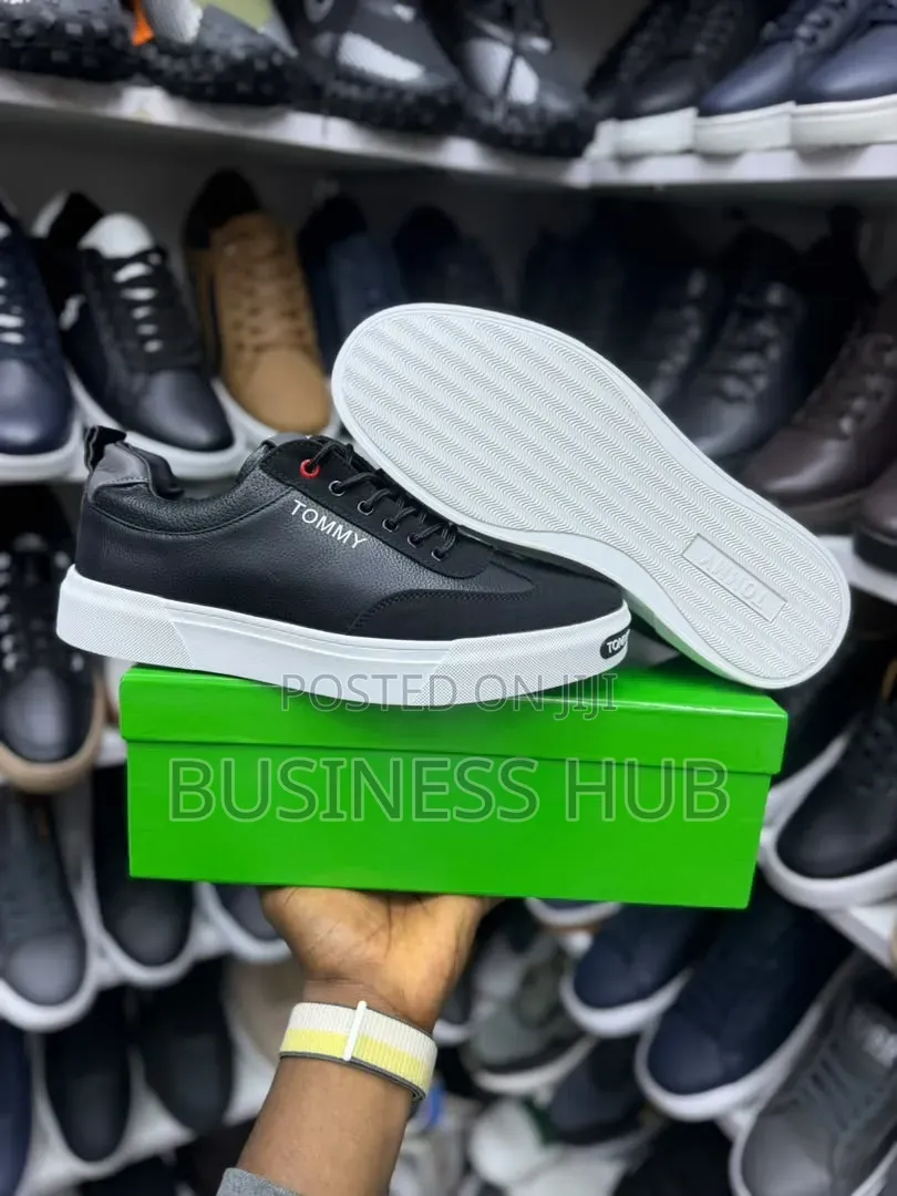 Bland Tommy Quality Shoes