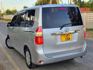 Toyota Noah 2008 Silver