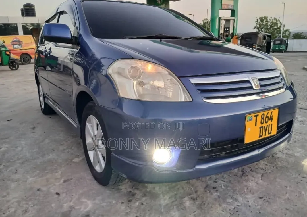 Toyota Raum 2005 Blue