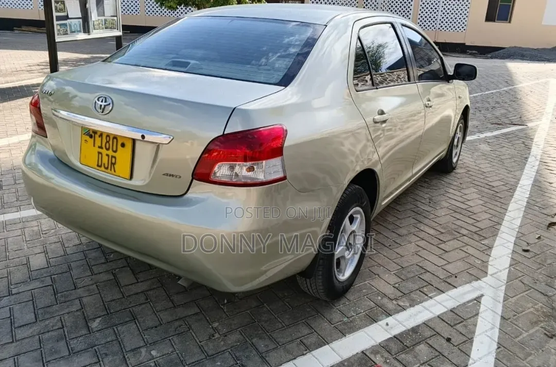 Toyota Belta 2006 Silver