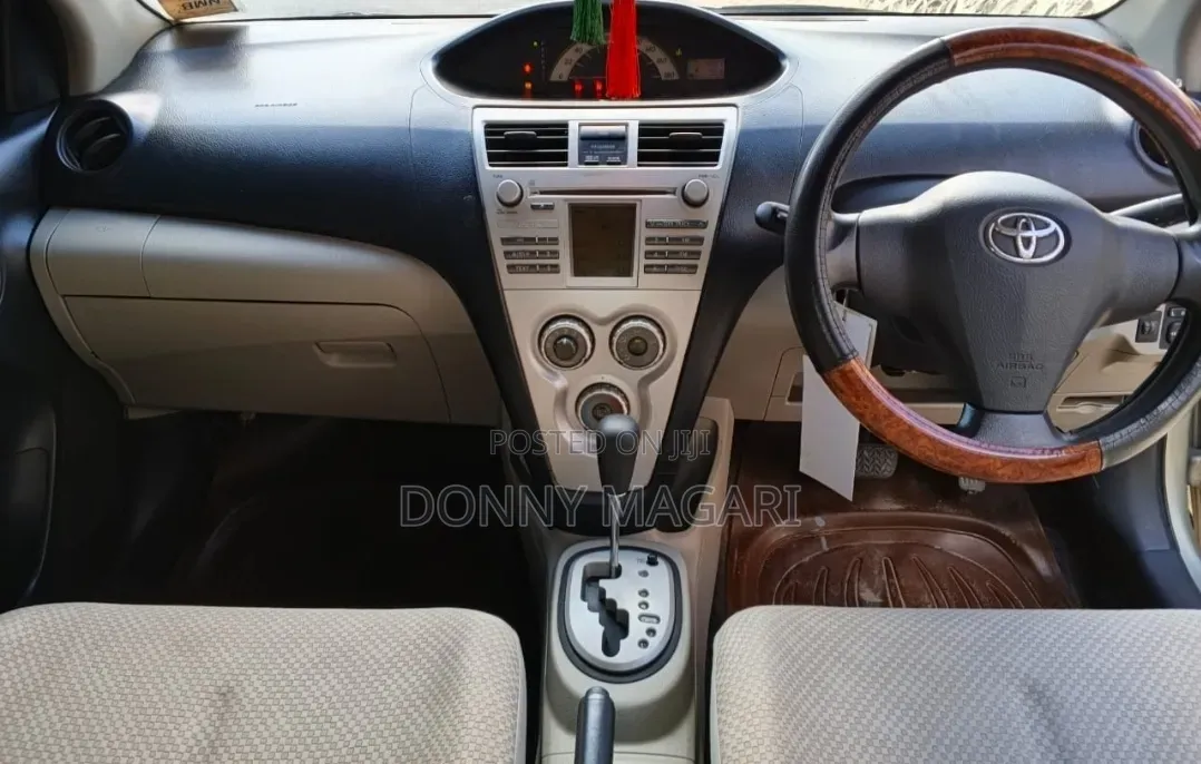 Toyota Belta 2006 Silver