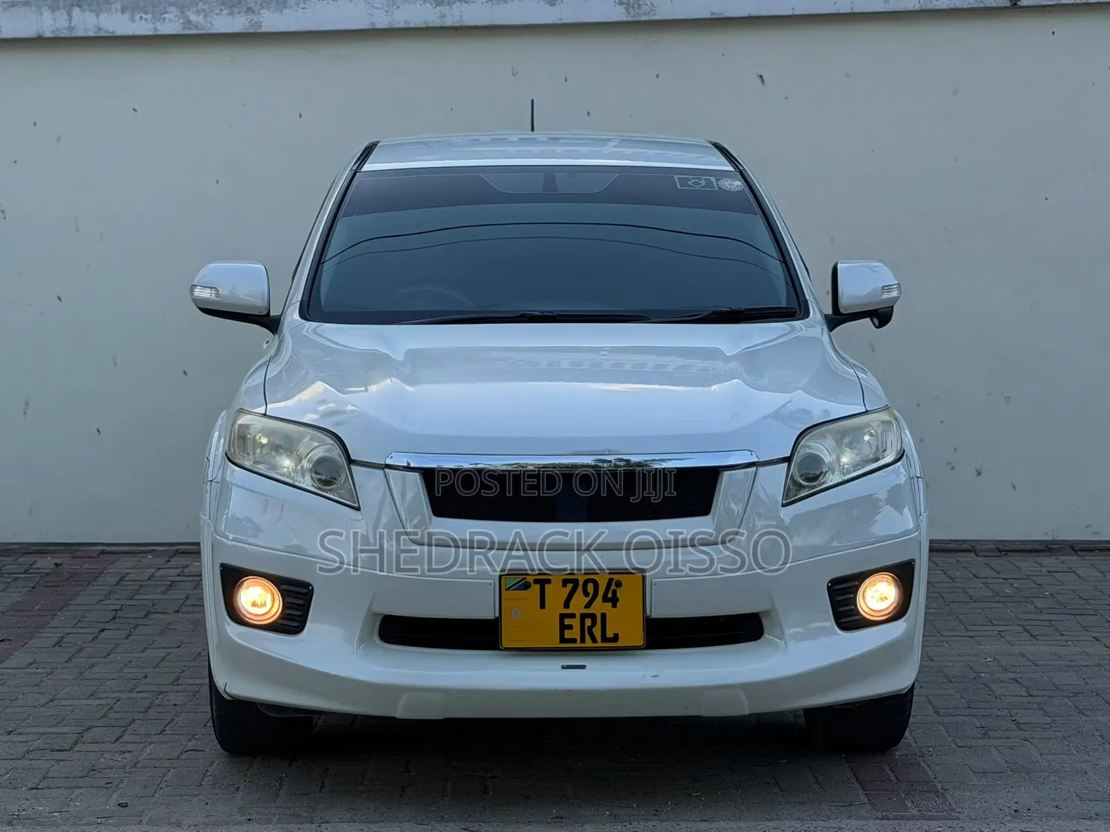 Toyota Vanguard 2011 White