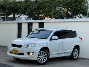 Toyota Vanguard 2011 White