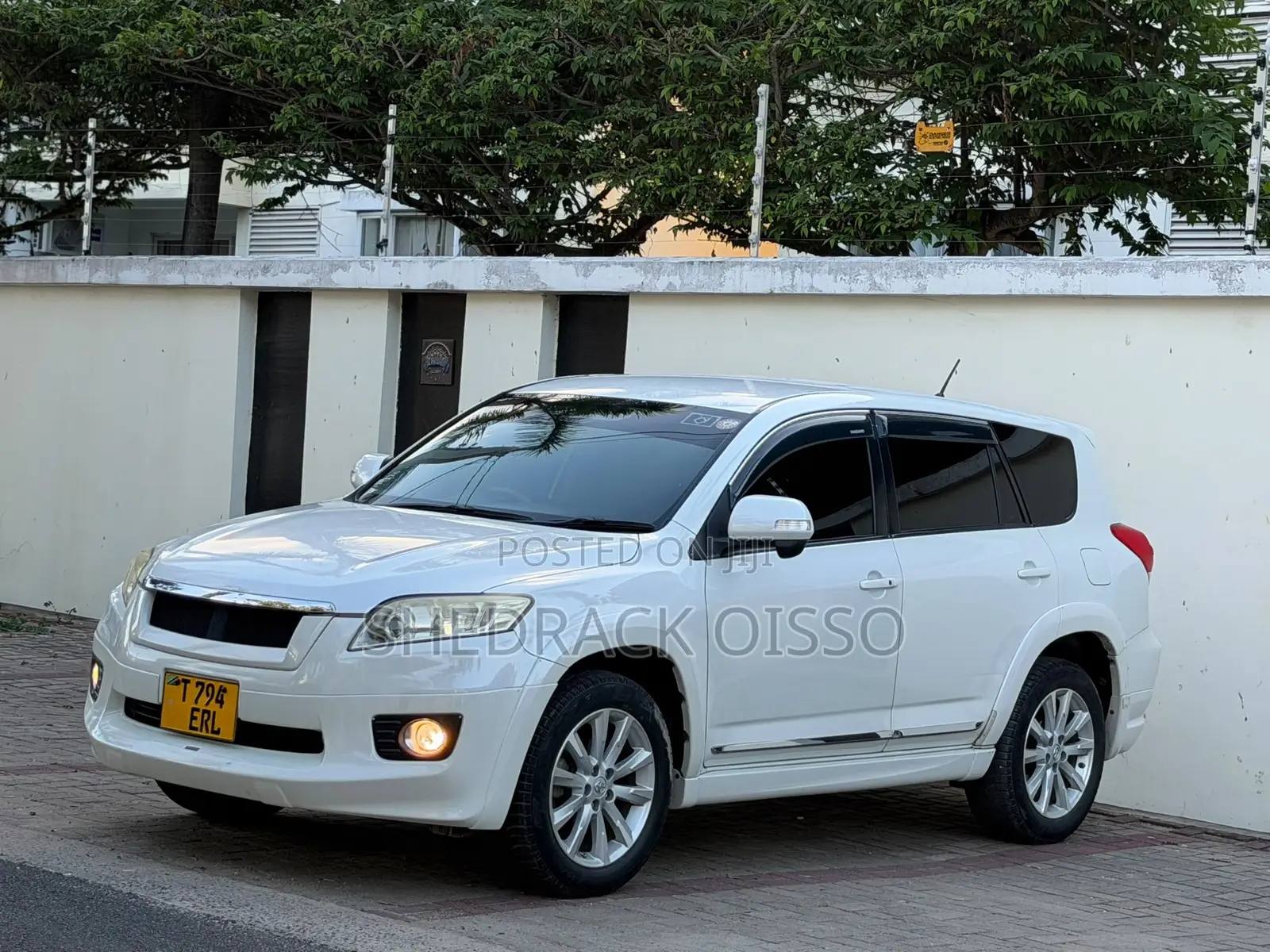 Toyota Vanguard 2011 White