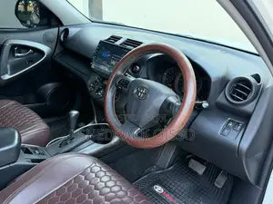 Toyota Vanguard 2011 White