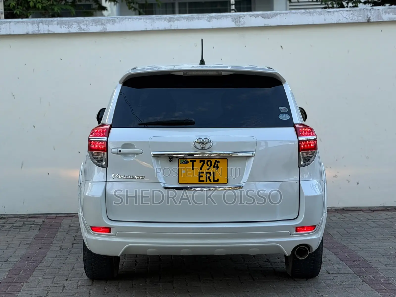 Toyota Vanguard 2011 White