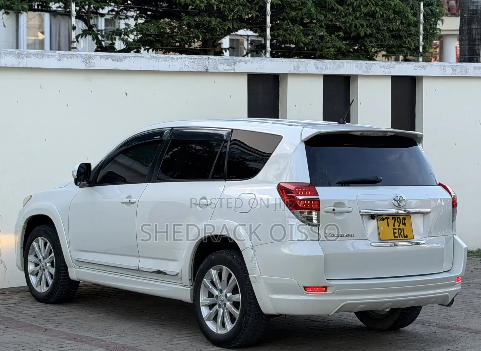 Toyota Vanguard 2011 White