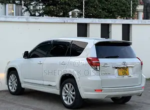 Toyota Vanguard 2011 White