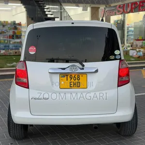 Toyota Ractis 2006 White
