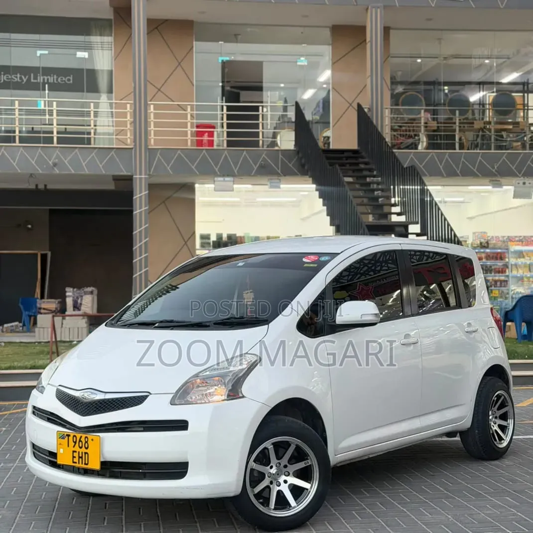 Toyota Ractis 2006 White