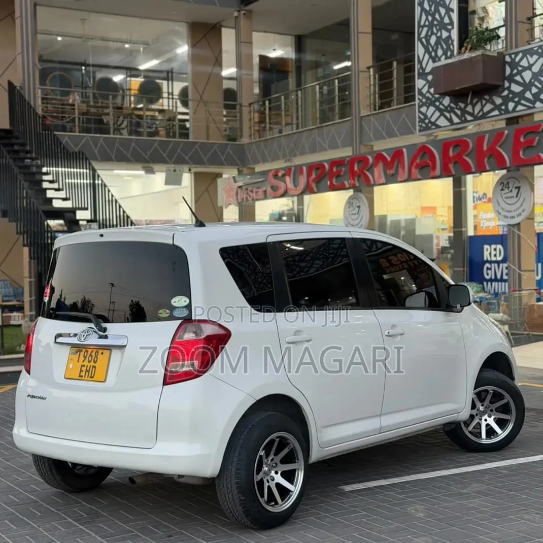 Toyota Ractis 2006 White