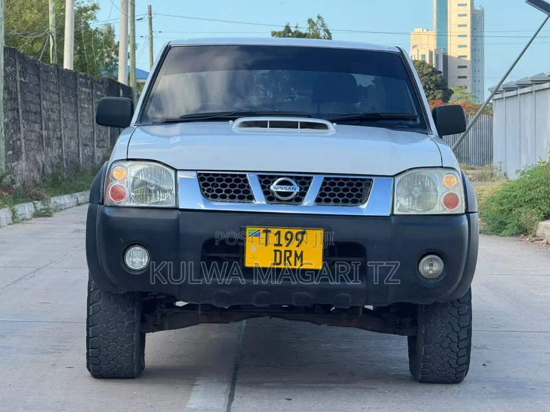 Nissan Hardbody 2019 White