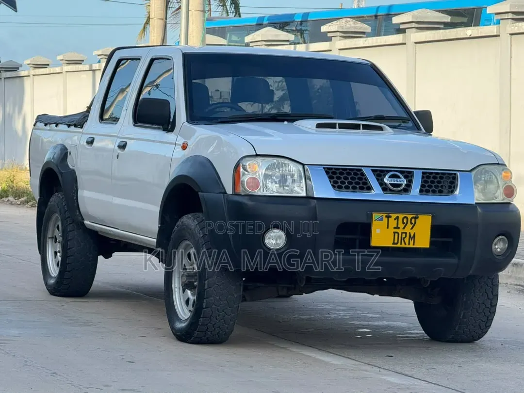 Nissan Hardbody 2019 White