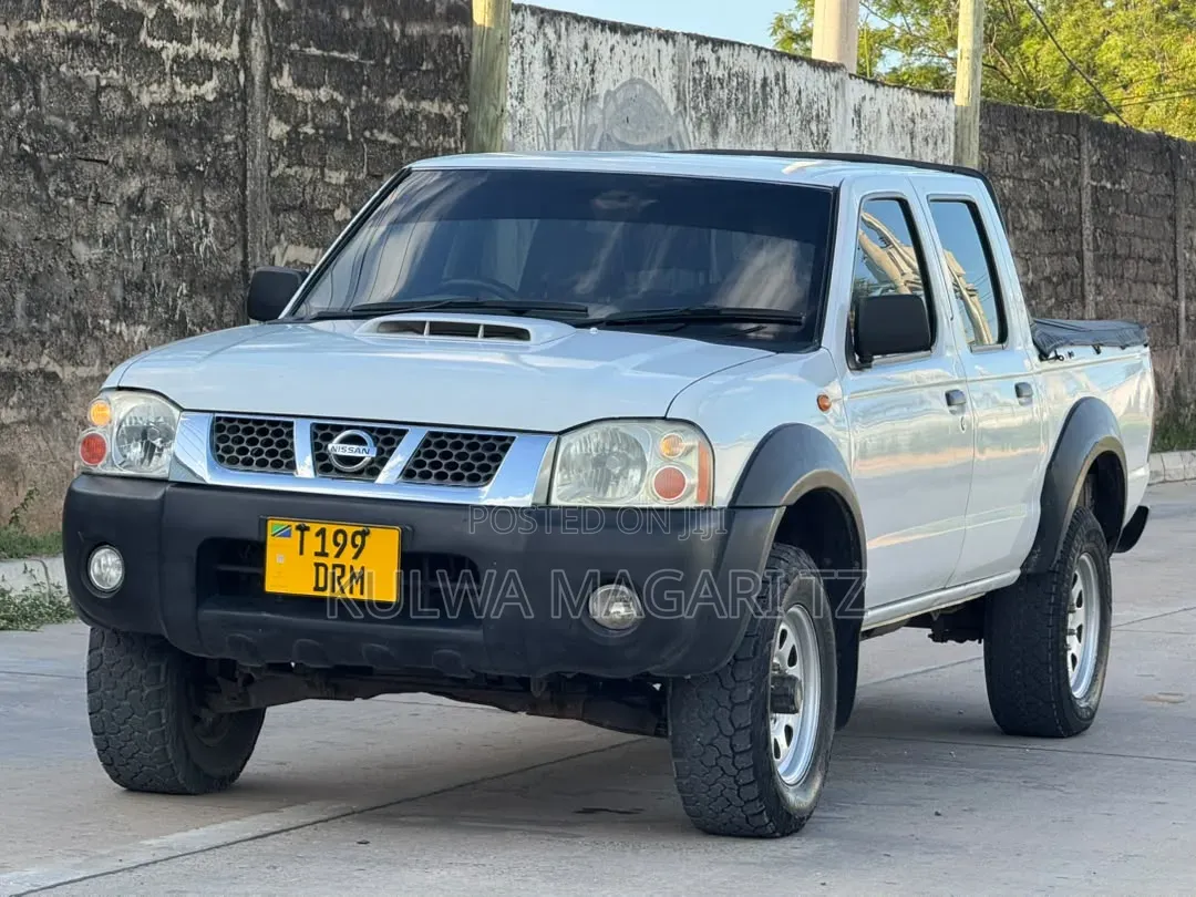 Nissan Hardbody 2019 White