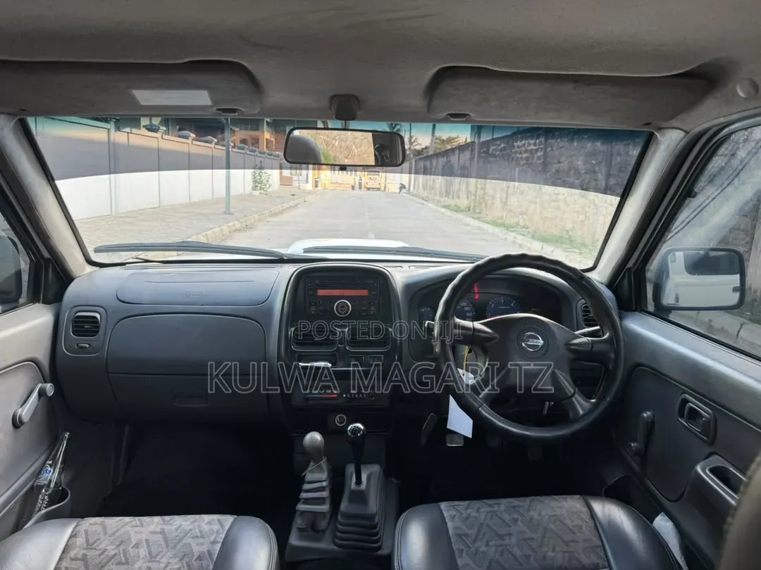 Nissan Hardbody 2019 White