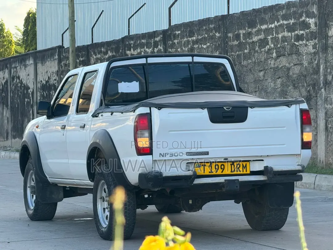 Nissan Hardbody 2019 White