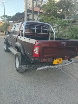 Toyota Hilux 2004 Brown