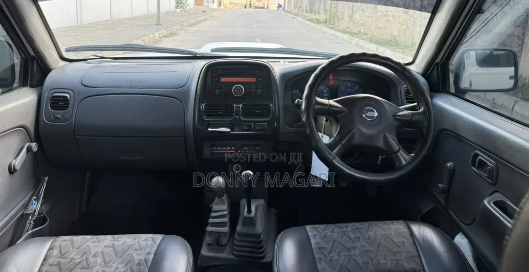 Nissan Hardbody 2019 White