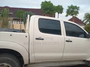 Toyota Hilux 2011 White