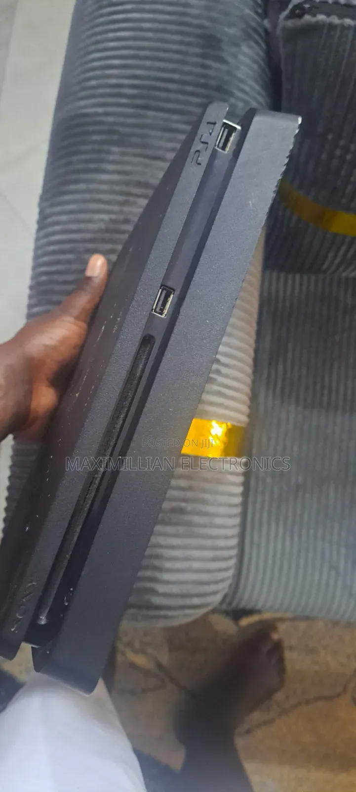 Sony PlayStation 4 Slim Consile
