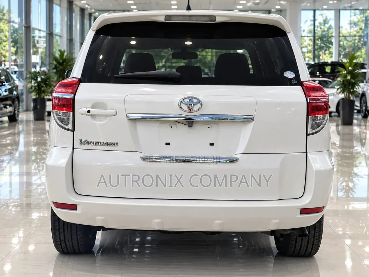 Toyota Vanguard 2011 Off white