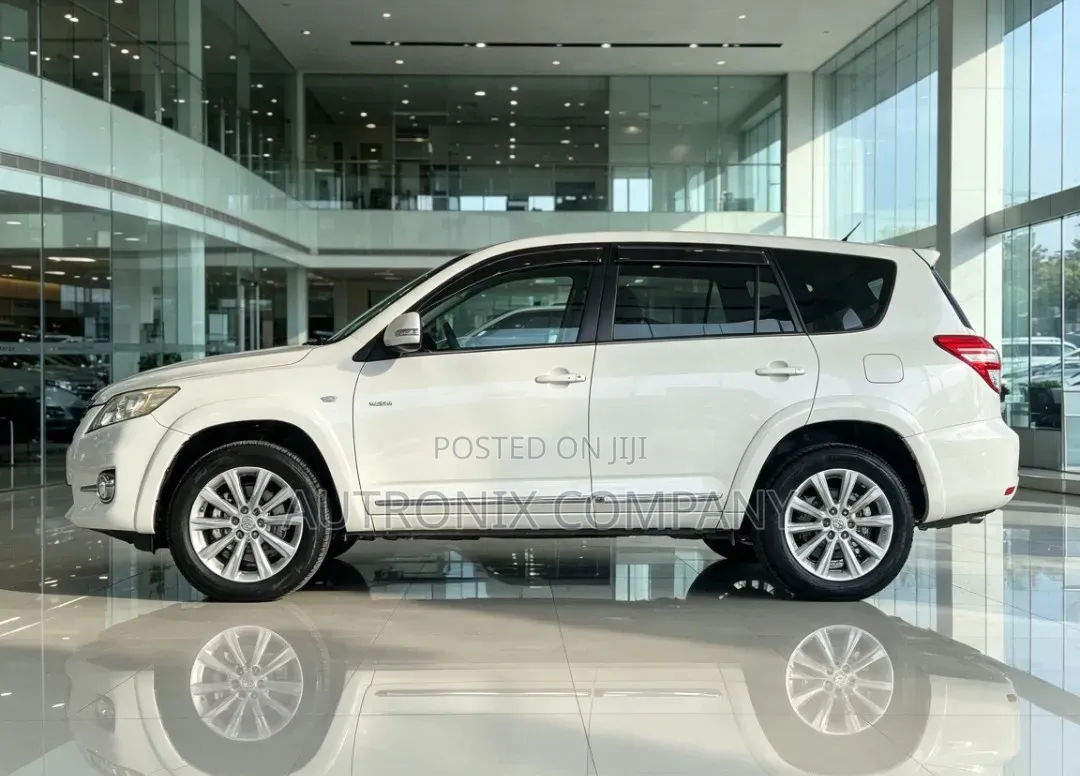 Toyota Vanguard 2011 Off white