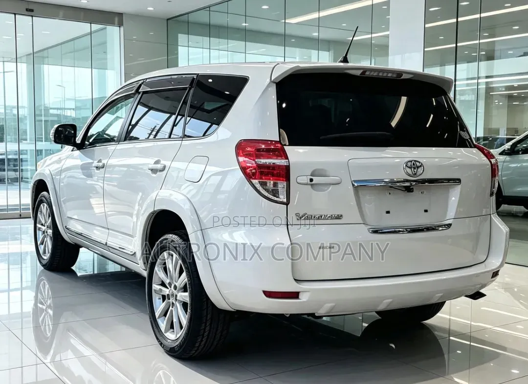 Toyota Vanguard 2011 Off white