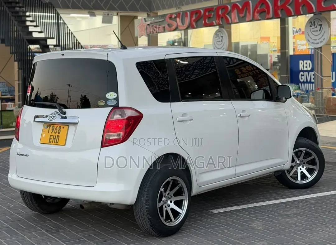 Toyota Ractis 2009 White