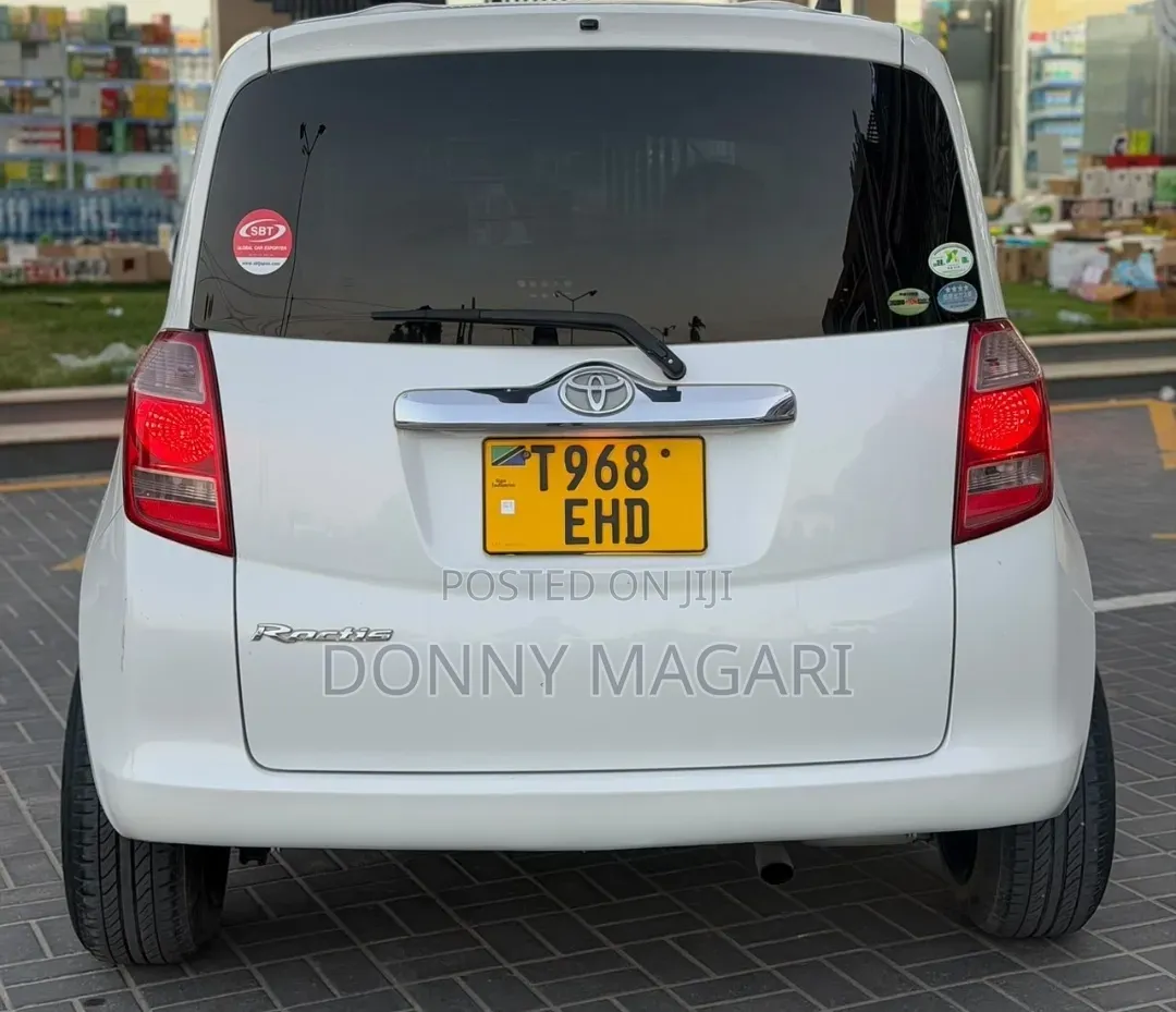 Toyota Ractis 2009 White