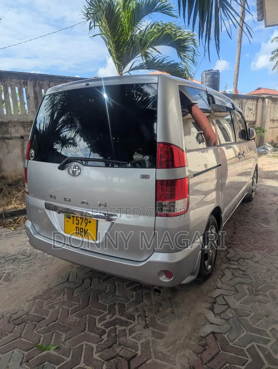 Toyota Noah 2005 Silver