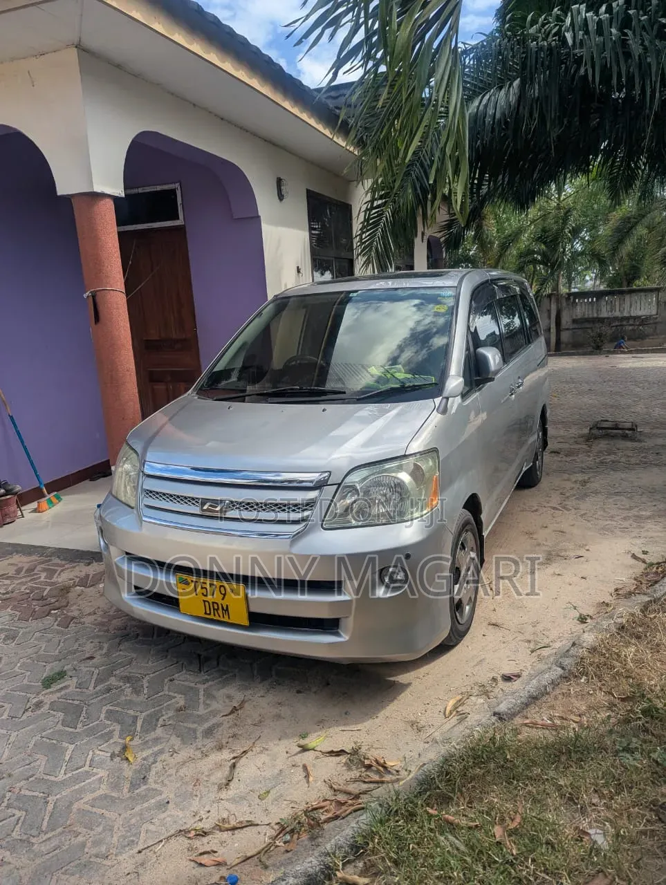 Toyota Noah 2005 Silver