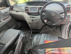 Toyota Noah 2005 Silver