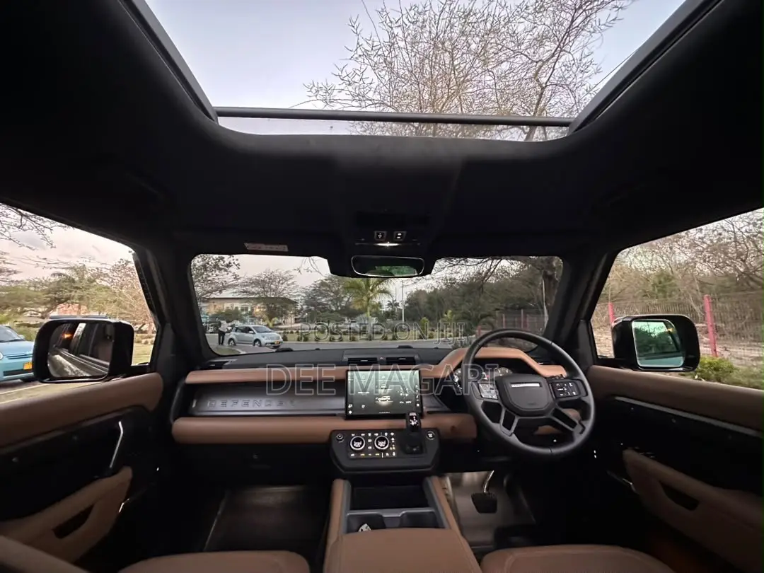 Land Rover Defender 2025