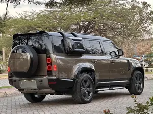 Land Rover Defender 2025