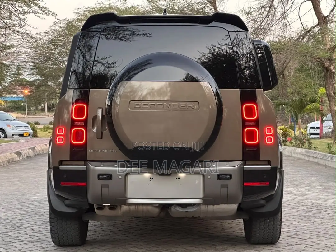 Land Rover Defender 2025
