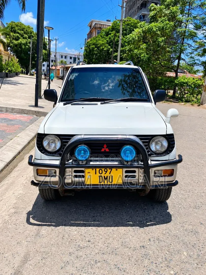 Mitsubishi Pajero 2005 White
