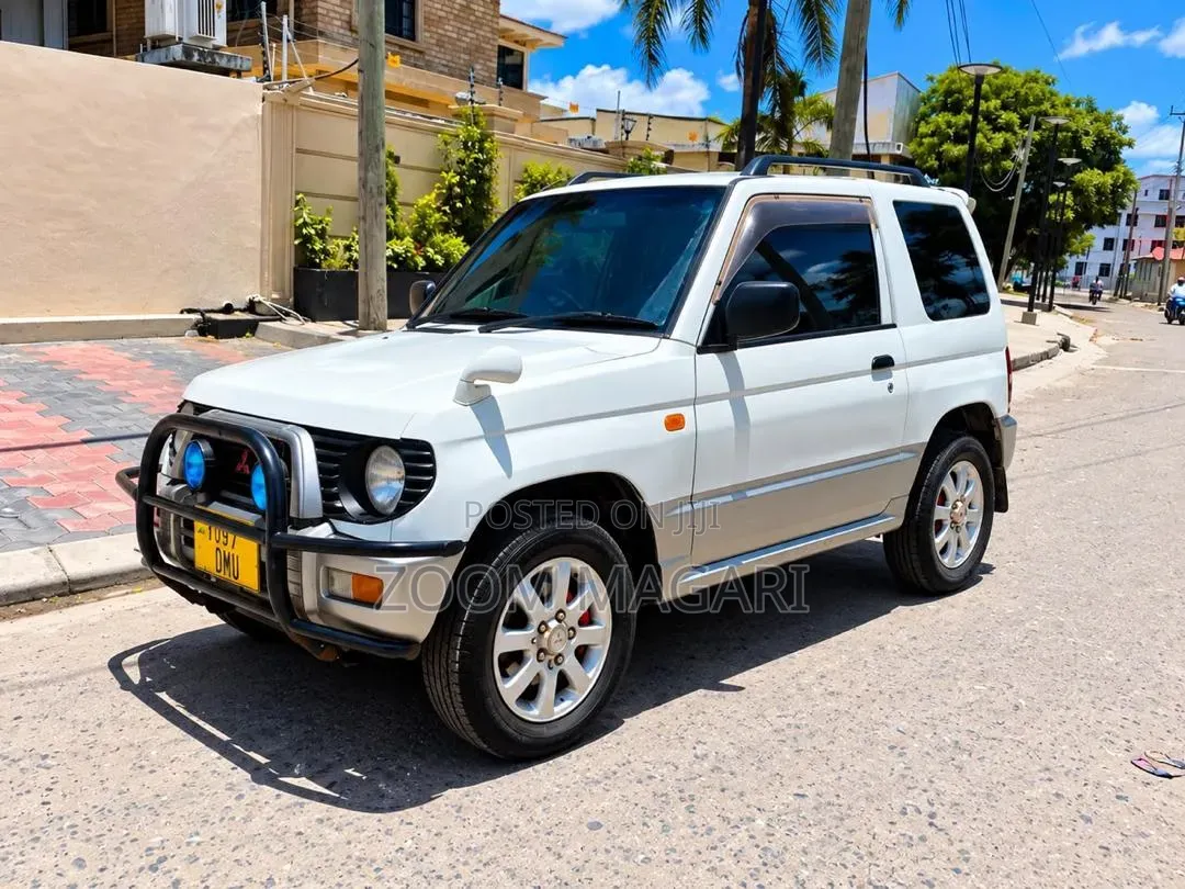 Mitsubishi Pajero 2005 White