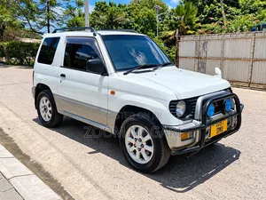 Mitsubishi Pajero 2005 White