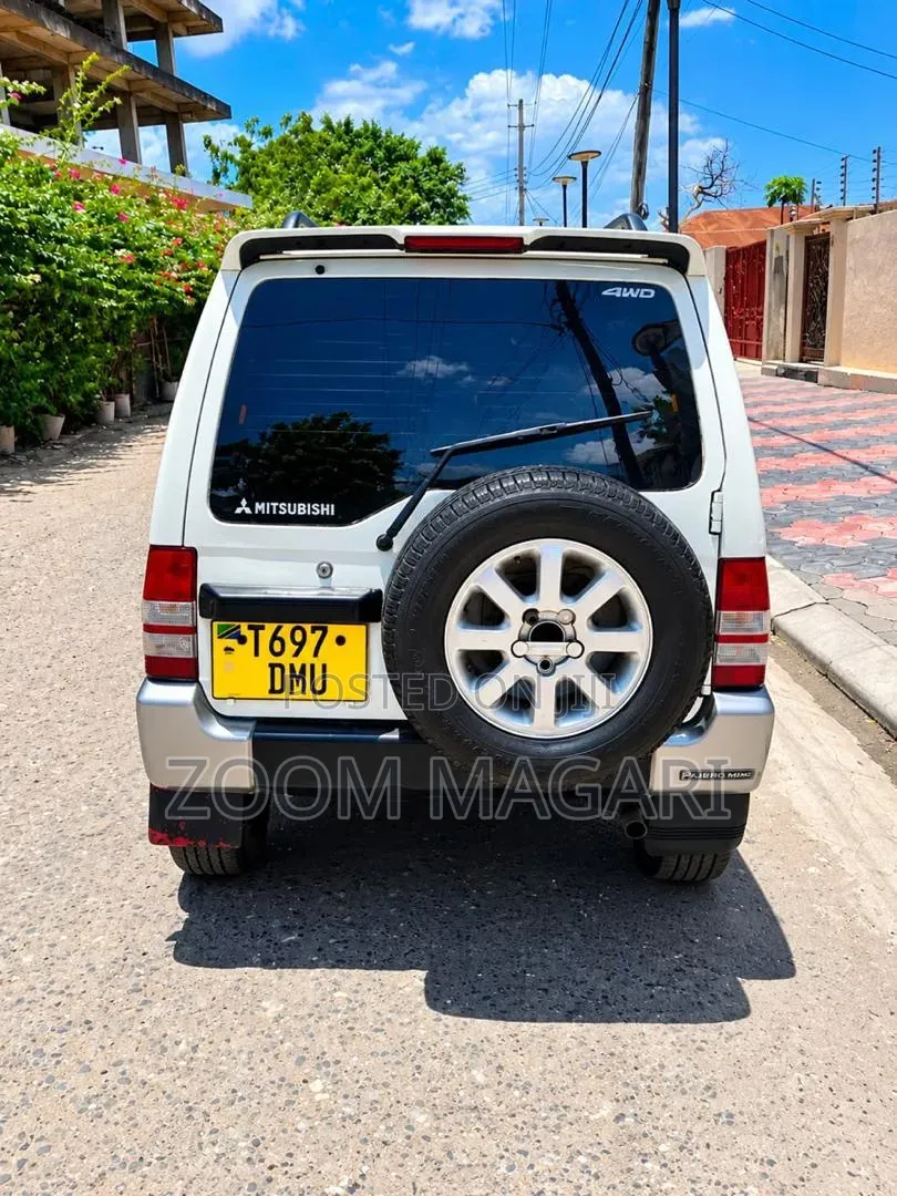 Mitsubishi Pajero 2005 White
