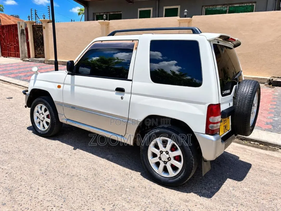 Mitsubishi Pajero 2005 White